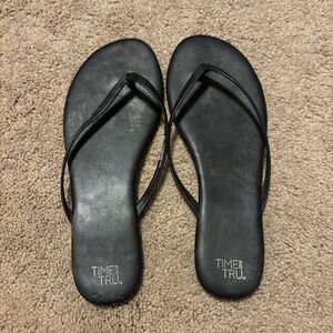 Time & Tru Flip Flops Woman's Size 6 Black Used